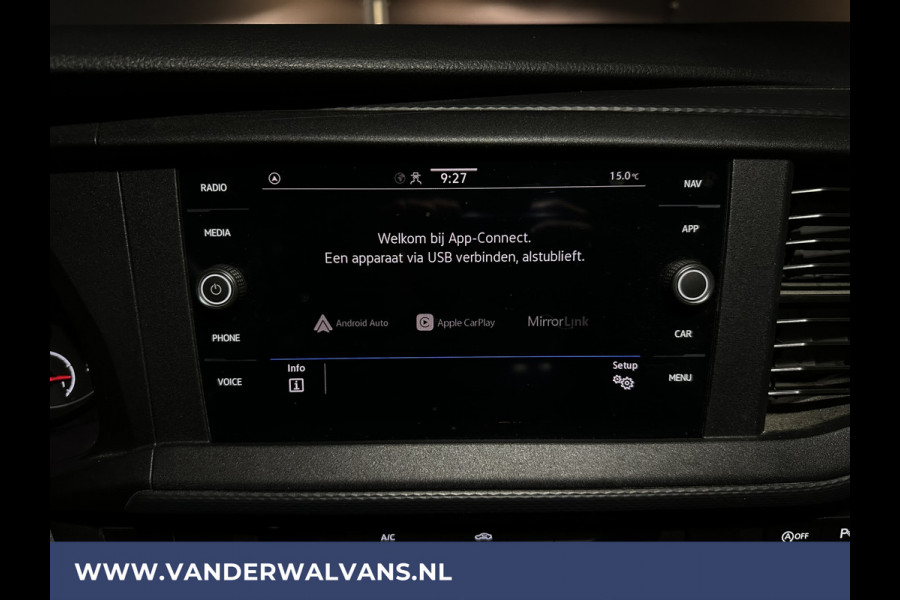 Volkswagen Transporter 2.0 TDI 150pk L2H1 Euro6 Airco | 2500kg Trekhaak | 2x Zijdeur | Camera | Bijrijdersbank | Navigatie Apple carplay, android auto, cruisecontrol, parkeersensoren