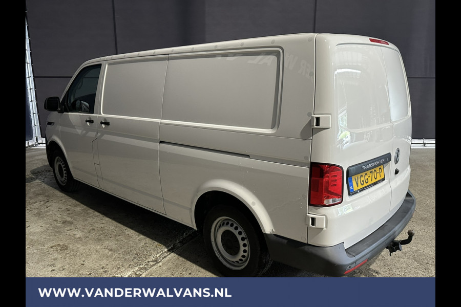 Volkswagen Transporter 2.0 TDI 150pk L2H1 Euro6 Airco | 2500kg Trekhaak | 2x Zijdeur | Camera | Bijrijdersbank | Navigatie Apple carplay, android auto, cruisecontrol, parkeersensoren