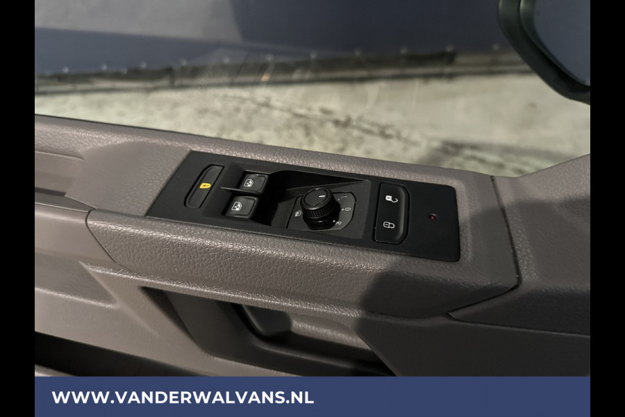 Volkswagen Transporter 2.0 TDI 150pk L2H1 Euro6 Airco | 2500kg Trekhaak | 2x Zijdeur | Camera | Bijrijdersbank | Navigatie Apple carplay, android auto, cruisecontrol, parkeersensoren