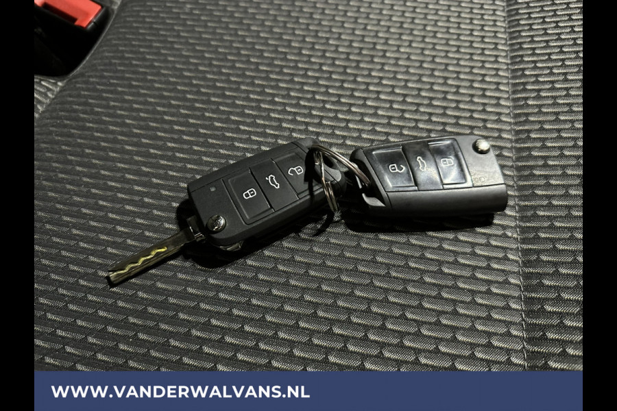 Volkswagen Transporter 2.0 TDI 150pk L2H1 Euro6 Airco | 2500kg Trekhaak | 2x Zijdeur | Camera | Bijrijdersbank | Navigatie Apple carplay, android auto, cruisecontrol, parkeersensoren