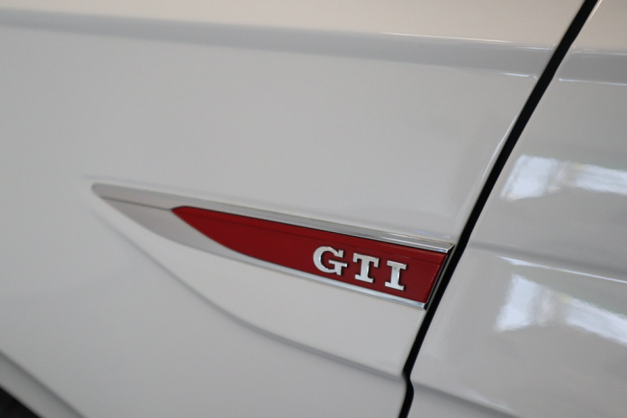 Volkswagen Polo 2.0 TSI GTI Adaptive-Cruise 18''lmv Panoramadak NL-Auto 24 maanden garantie mogelijk (*vraag naar de voorwaarden)