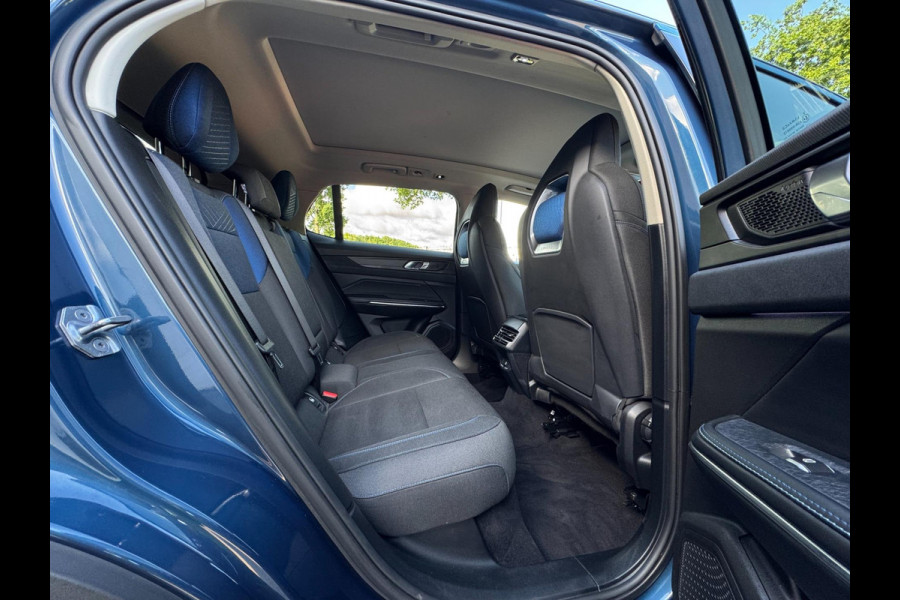 Lynk & Co 01 1.5 PLUGIN HYBRID / PANORAMADAK / CRUISE / CAMERA / NAVI / CARPLAY / ELEKTR. KLEP / DRAADL LADER / ECC / PDC
