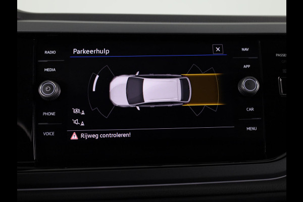 Volkswagen Taigo 1.0 TSI R-Line 116 pk Automaat (DSG) | Verlengde garantie | Navigatie via App | Parkeersensoren | LED koplampen | Black Style pakket | R-Line |