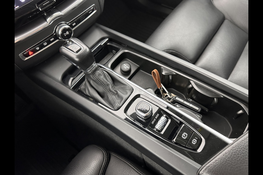 Volvo XC60 2.0 D4 Momentum Pro (INCL-BTW) Aut.*LUXURY-LEATHER | HARMAN/KARDON-AUDIO | HEATED-SPORTSEATS | NAVI-FULLMAP | CRUISE | CAMERA | LANE-ASSIST | BLIS | PDC | ECC | CARPLAY | DIGI-COCKPIT | SIPS | TOWBAR | 18''ALU*