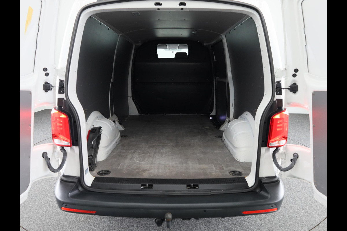 Volkswagen Transporter 2.0 TDI L2H1 28 150 pk | Airo | Trekhaak | Parkeersensoren | Elektr. spiegels (inklapbaar) | Volkswagen Transporter 2.0 TDI L2H1 28 150 pk | Airo | Trekhaak | Parkeersensoren | Elektr. spiegels (inklapbaar) |