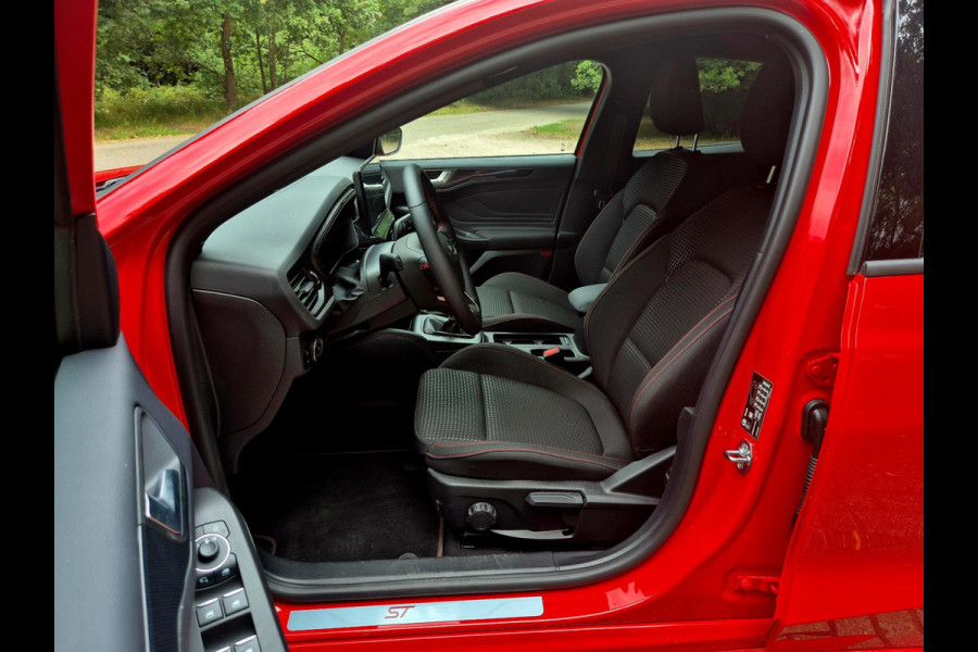 Ford Focus 1.0 EcoBoost Hybrid ST Line