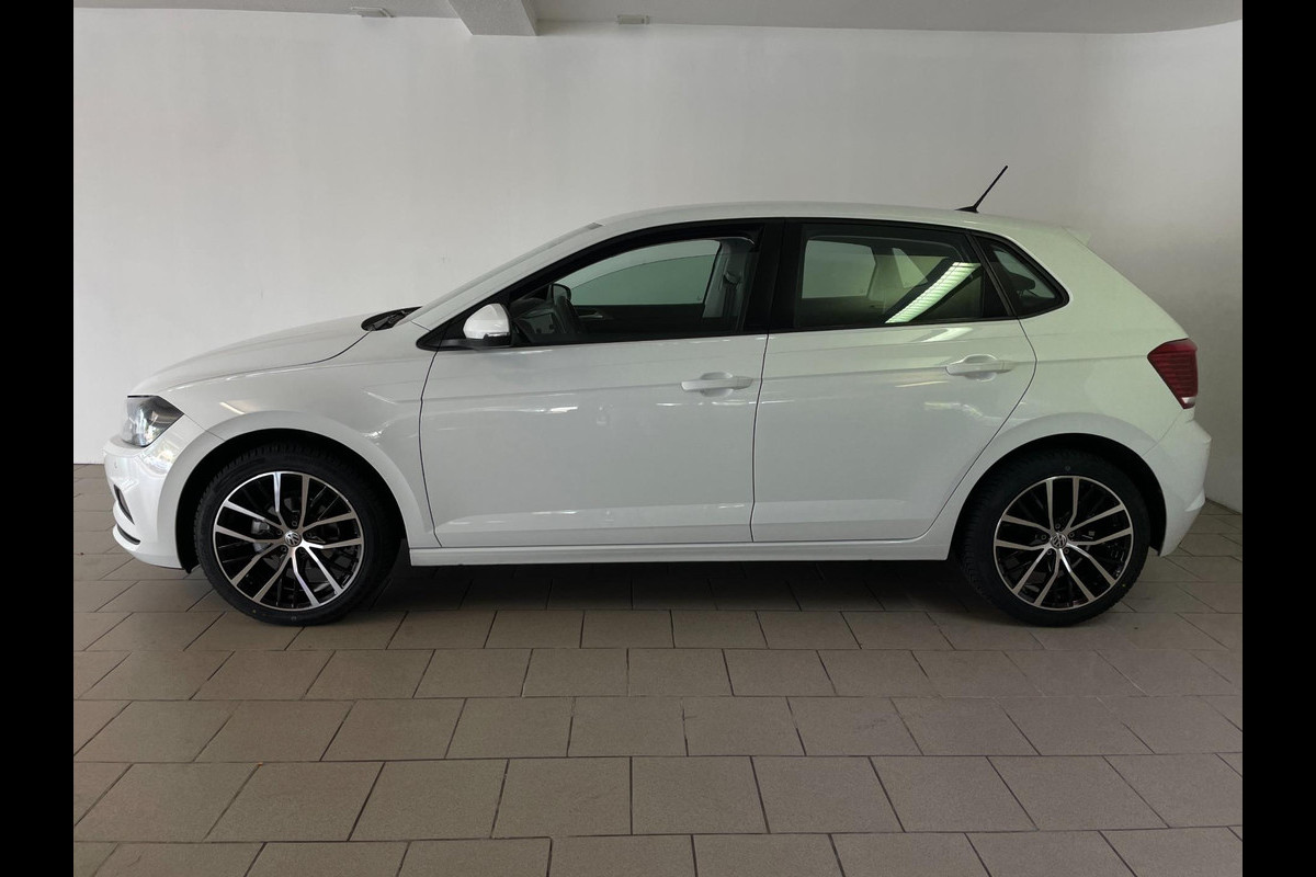 Volkswagen Polo 1.0 TSI Comfortline AIRCO NAVI CRUISE BLUETOOTH APPLE CARPLAY 17 INCH VELGEN ALL SEASON PDC ZEER NETTE AUTO Volkswagen Polo 1.0 TSI Comfortline AIRCO NAVI CRUISE BLUETOOTH APPLE CARPLAY 17 INCH VELGEN ALL SEASON PDC ZEER NETTE AUTO