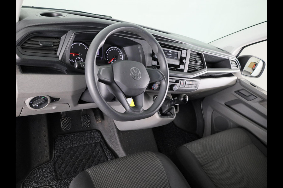 Volkswagen Transporter 2.0 TDI L2H1 28 150 pk | Airo | Trekhaak | Parkeersensoren | Elektr. spiegels (inklapbaar) |