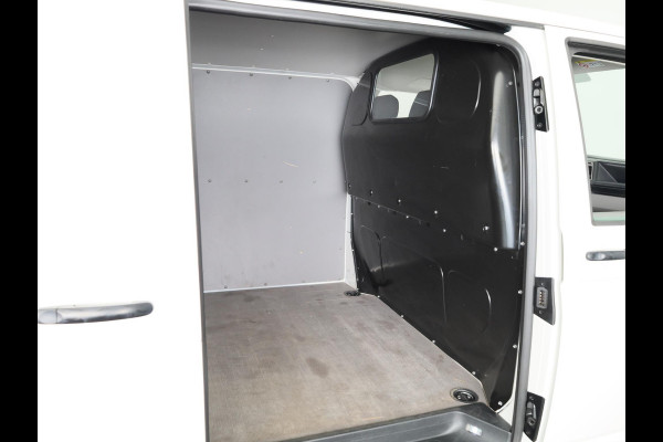 Volkswagen Transporter 2.0 TDI L2H1 28 150 pk | Airo | Trekhaak | Parkeersensoren | Elektr. spiegels (inklapbaar) |