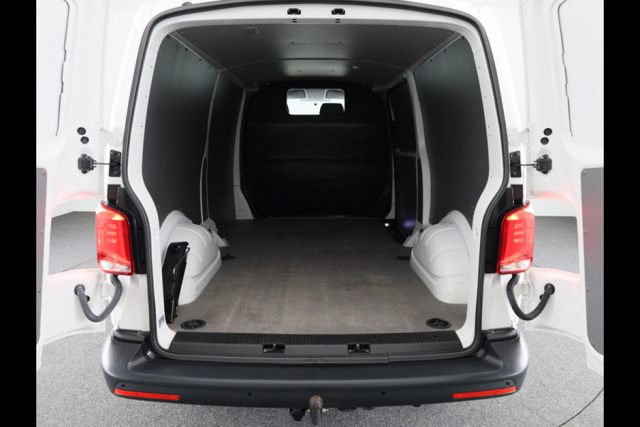 Volkswagen Transporter 2.0 TDI L2H1 28 150 pk | Airo | Trekhaak | Parkeersensoren | Elektr. spiegels (inklapbaar) |