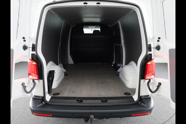 Volkswagen Transporter 2.0 TDI L2H1 28 150 pk | Airo | Trekhaak | Parkeersensoren | Elektr. spiegels (inklapbaar) |