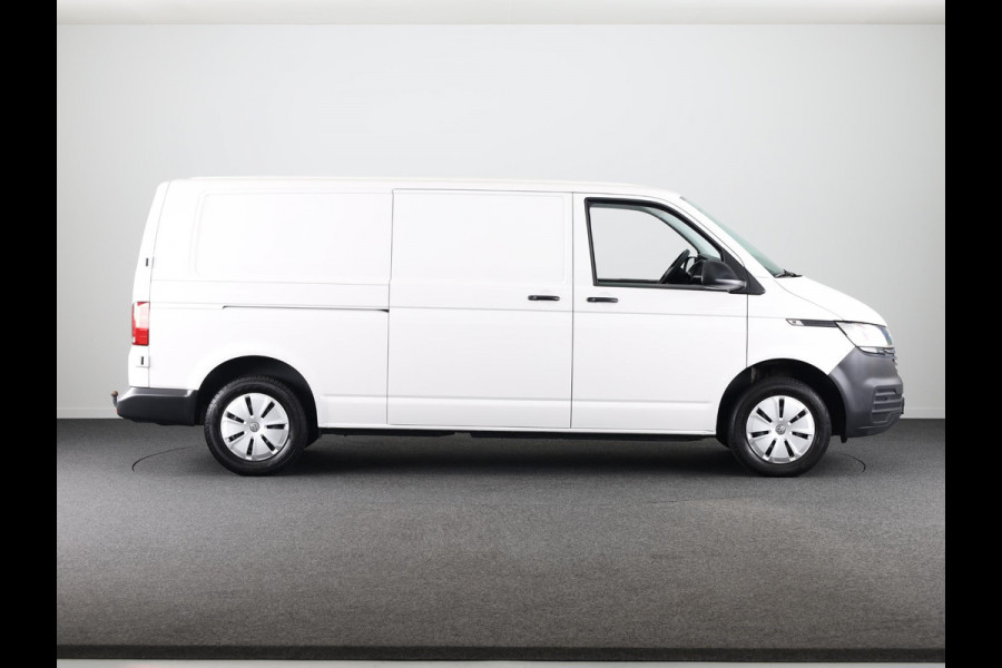 Volkswagen Transporter 2.0 TDI L2H1 28 150 pk | Airo | Trekhaak | Parkeersensoren | Elektr. spiegels (inklapbaar) |