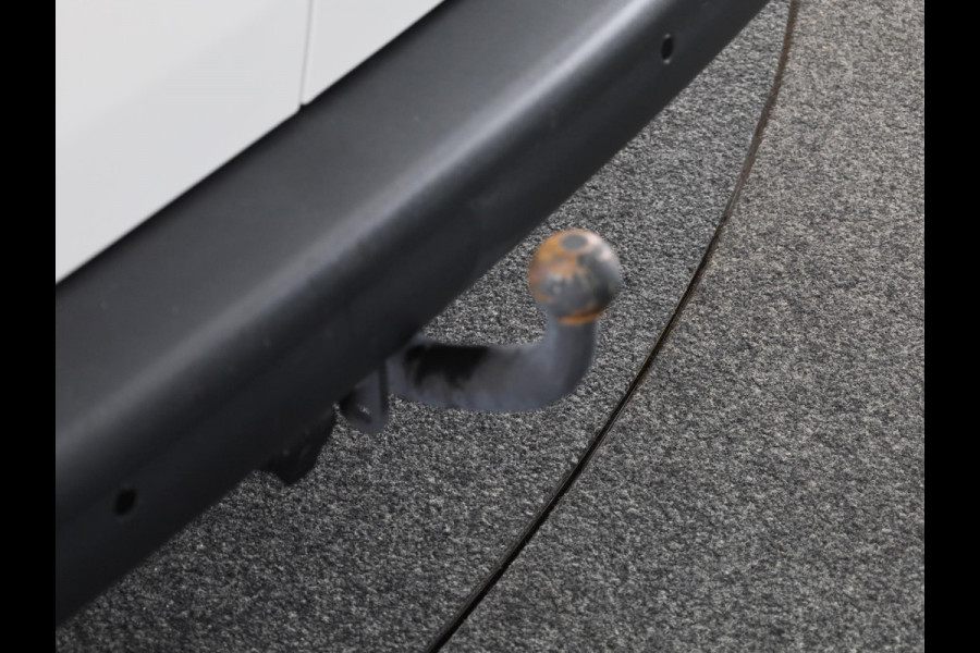 Volkswagen Transporter 2.0 TDI L2H1 28 150 pk | Airo | Trekhaak | Parkeersensoren | Elektr. spiegels (inklapbaar) |