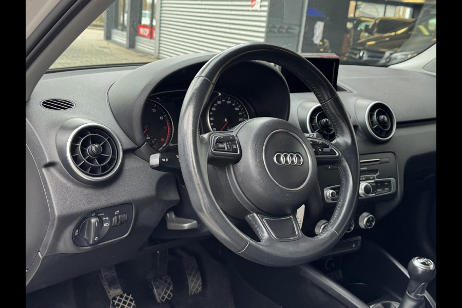 Audi A1 Sportback 1.4 -16V TFSI - Airco I Xenon I Sport velgen I Trekhaak I Dealer onderhouden