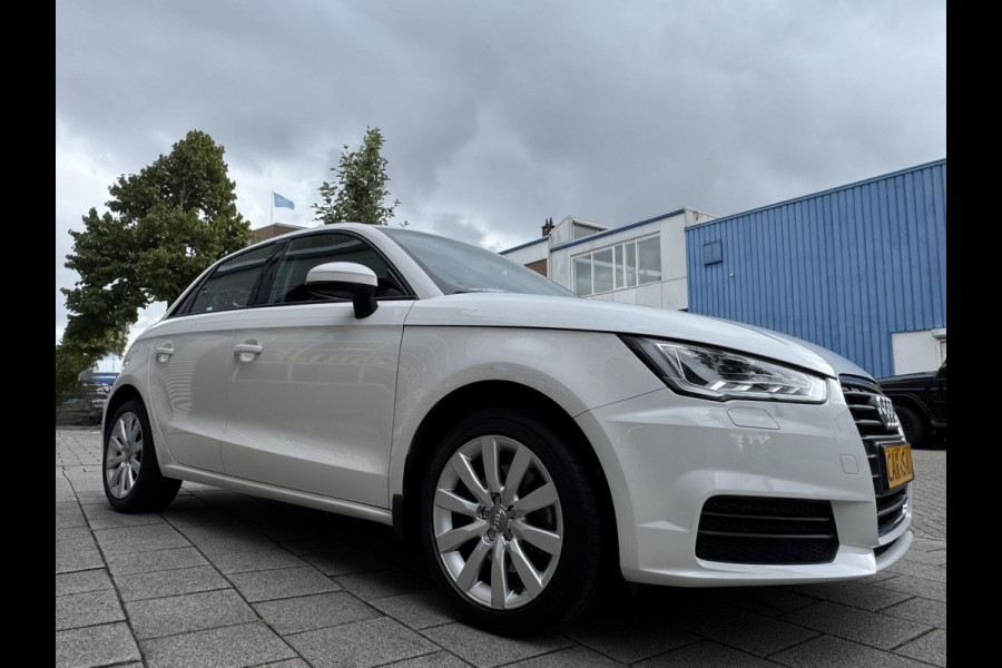Audi A1 Sportback 1.4 -16V TFSI - Airco I Xenon I Sport velgen I Trekhaak I Dealer onderhouden