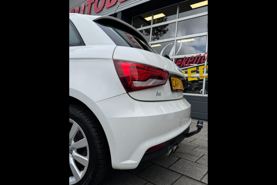 Audi A1 Sportback 1.4 -16V TFSI - Airco I Xenon I Sport velgen I Trekhaak I Dealer onderhouden