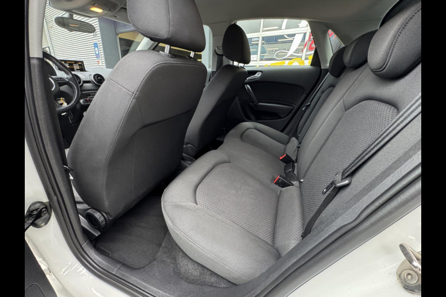 Audi A1 Sportback 1.4 -16V TFSI - Airco I Xenon I Sport velgen I Trekhaak I Dealer onderhouden