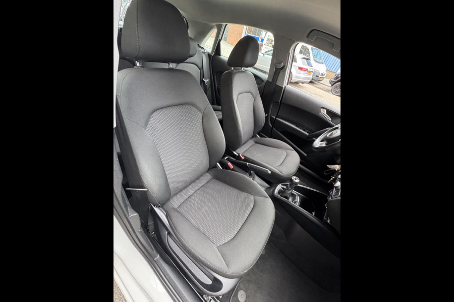 Audi A1 Sportback 1.4 -16V TFSI - Airco I Xenon I Sport velgen I Trekhaak I Dealer onderhouden