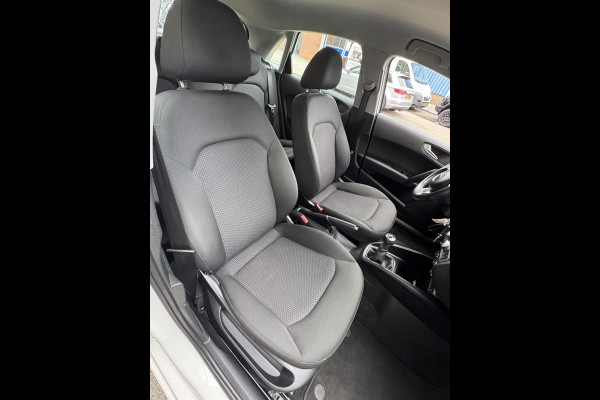 Audi A1 Sportback 1.4 -16V TFSI - Airco I Xenon I Sport velgen I Trekhaak I Dealer onderhouden