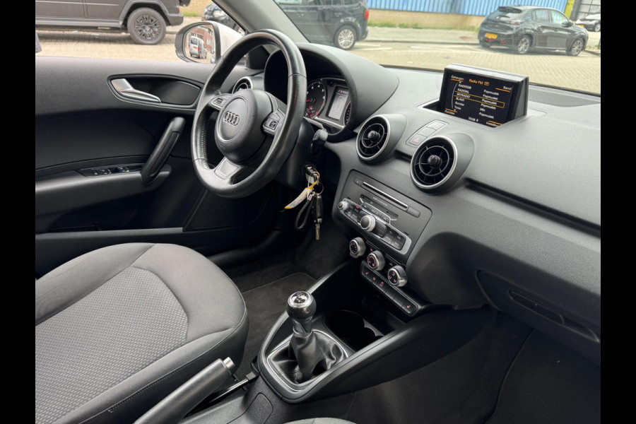 Audi A1 Sportback 1.4 -16V TFSI - Airco I Xenon I Sport velgen I Trekhaak I Dealer onderhouden