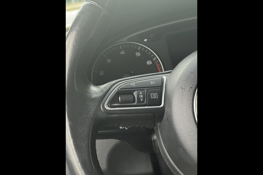 Audi A1 Sportback 1.4 -16V TFSI - Airco I Xenon I Sport velgen I Trekhaak I Dealer onderhouden