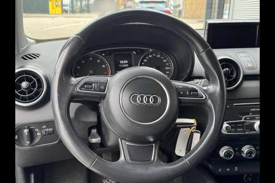 Audi A1 Sportback 1.4 -16V TFSI - Airco I Xenon I Sport velgen I Trekhaak I Dealer onderhouden