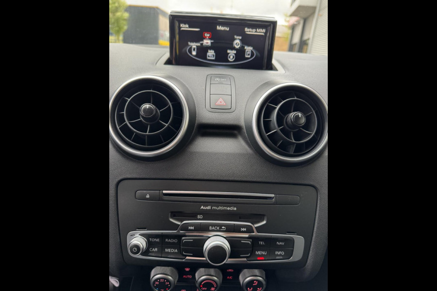 Audi A1 Sportback 1.4 -16V TFSI - Airco I Xenon I Sport velgen I Trekhaak I Dealer onderhouden