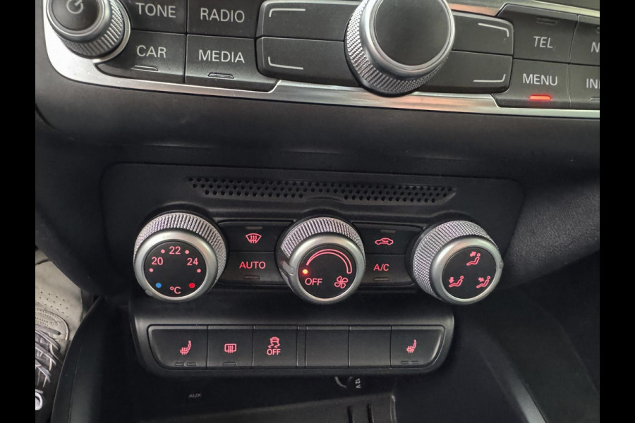 Audi A1 Sportback 1.4 -16V TFSI - Airco I Xenon I Sport velgen I Trekhaak I Dealer onderhouden
