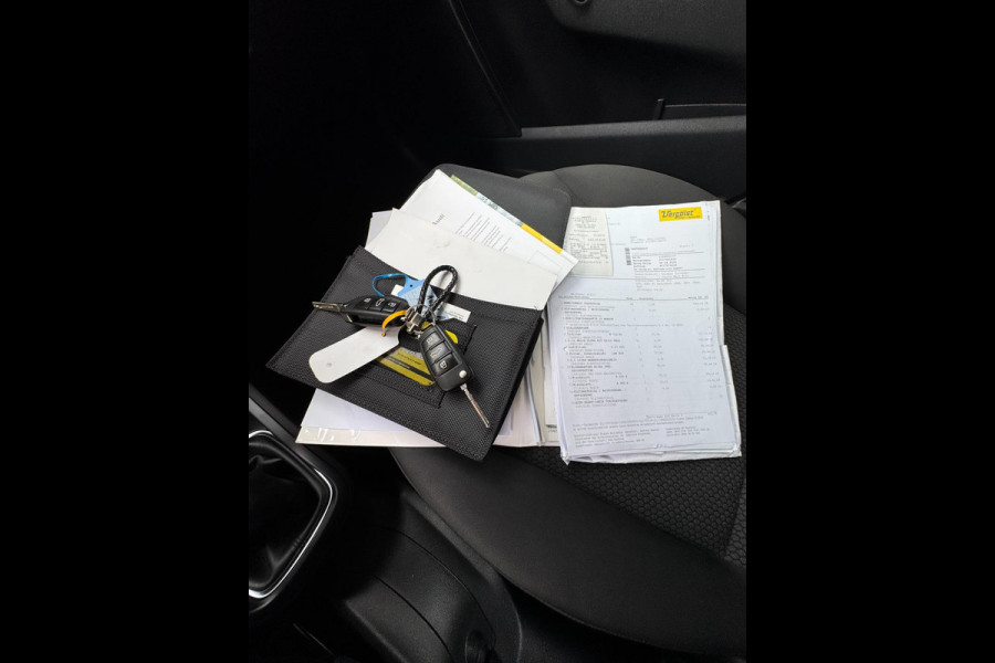 Audi A1 Sportback 1.4 -16V TFSI - Airco I Xenon I Sport velgen I Trekhaak I Dealer onderhouden