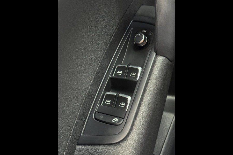 Audi A1 Sportback 1.4 -16V TFSI - Airco I Xenon I Sport velgen I Trekhaak I Dealer onderhouden