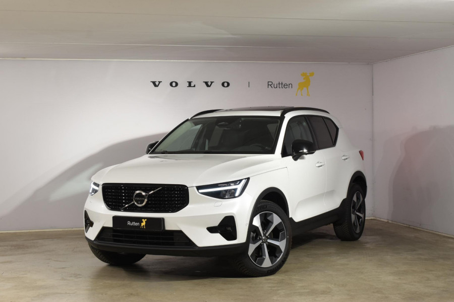Volvo XC40 B3 177PK Automaat Plus Dark / Adaptieve Cruise control / Leer / Schuifdak / Stoelverwarming / Stuurverwarming / Elektrische Stoelen / Elektr. achterklep / 360 Camera / Harman Kardon