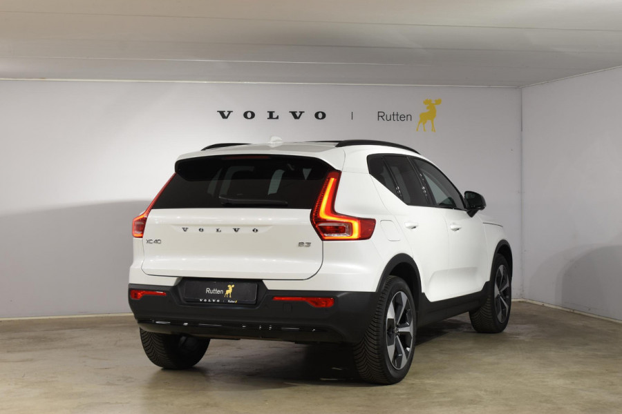 Volvo XC40 B3 177PK Automaat Plus Dark / Adaptieve Cruise control / Leer / Schuifdak / Stoelverwarming / Stuurverwarming / Elektrische Stoelen / Elektr. achterklep / 360 Camera / Harman Kardon