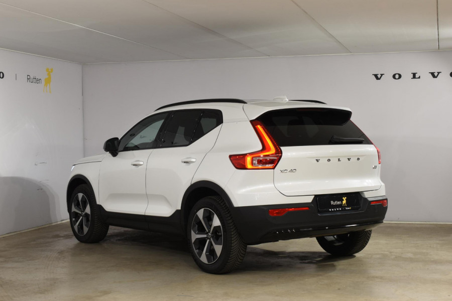 Volvo XC40 B3 177PK Automaat Plus Dark / Adaptieve Cruise control / Leer / Schuifdak / Stoelverwarming / Stuurverwarming / Elektrische Stoelen / Elektr. achterklep / 360 Camera / Harman Kardon