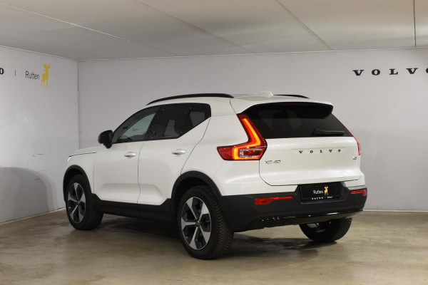 Volvo XC40 B3 177PK Automaat Plus Dark / Adaptieve Cruise control / Leer / Schuifdak / Stoelverwarming / Stuurverwarming / Elektrische Stoelen / Elektr. achterklep / 360 Camera / Harman Kardon