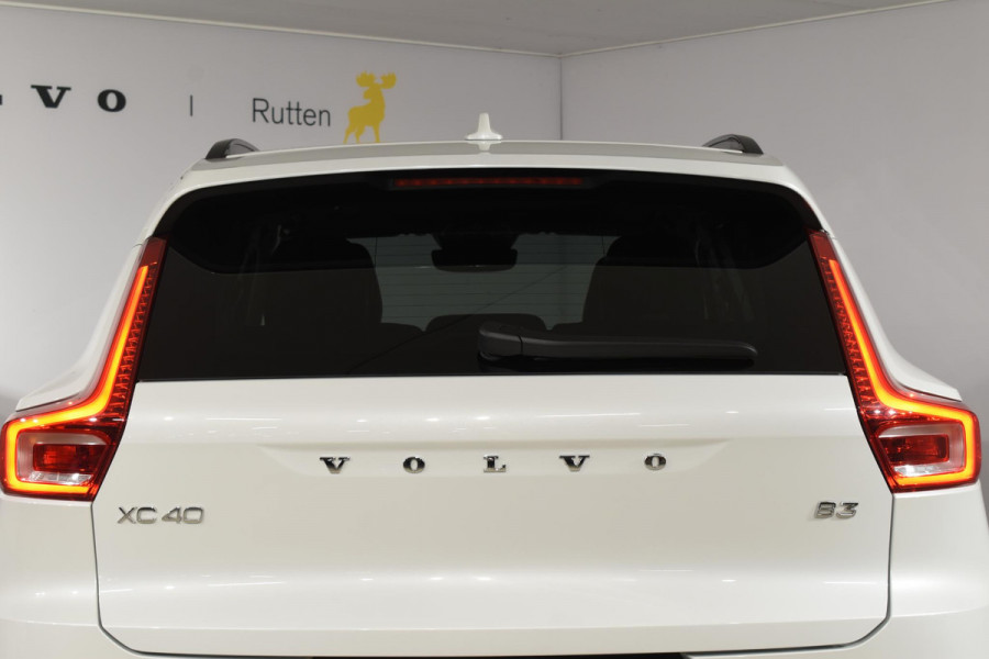 Volvo XC40 B3 177PK Automaat Plus Dark / Adaptieve Cruise control / Leer / Schuifdak / Stoelverwarming / Stuurverwarming / Elektrische Stoelen / Elektr. achterklep / 360 Camera / Harman Kardon