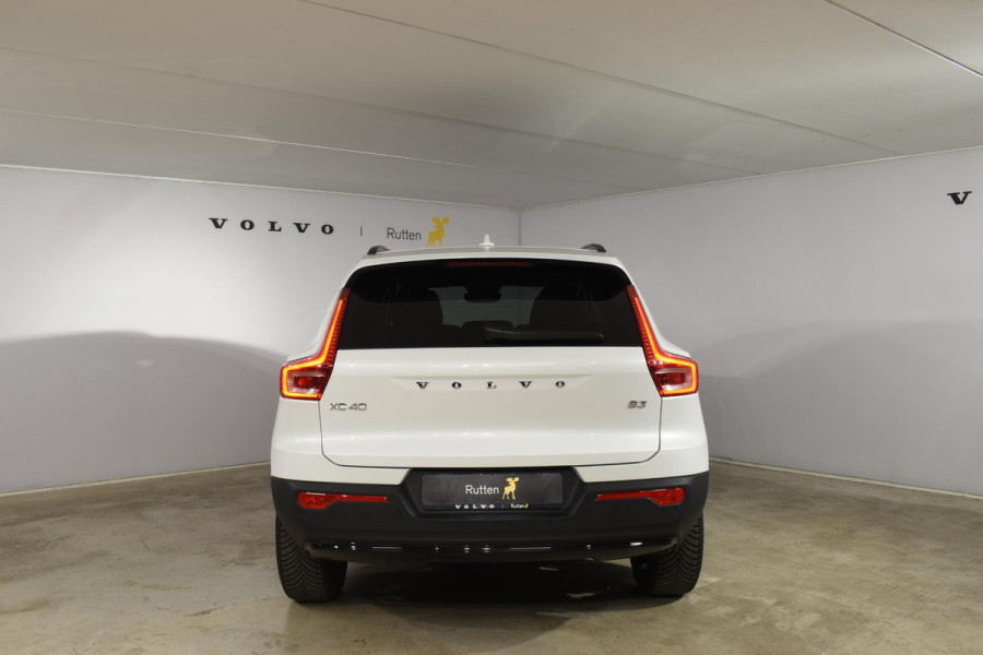 Volvo XC40 B3 177PK Automaat Plus Dark / Adaptieve Cruise control / Leer / Schuifdak / Stoelverwarming / Stuurverwarming / Elektrische Stoelen / Elektr. achterklep / 360 Camera / Harman Kardon