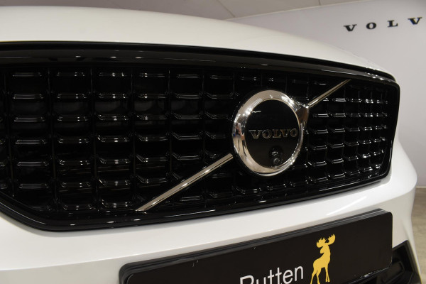 Volvo XC40 B3 177PK Automaat Plus Dark / Adaptieve Cruise control / Leer / Schuifdak / Stoelverwarming / Stuurverwarming / Elektrische Stoelen / Elektr. achterklep / 360 Camera / Harman Kardon
