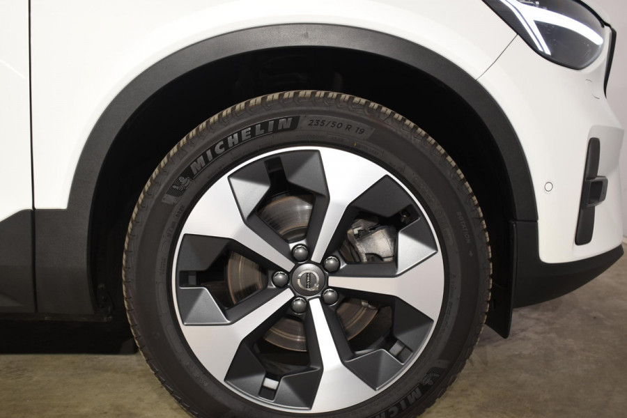 Volvo XC40 B3 177PK Automaat Plus Dark / Adaptieve Cruise control / Leer / Schuifdak / Stoelverwarming / Stuurverwarming / Elektrische Stoelen / Elektr. achterklep / 360 Camera / Harman Kardon