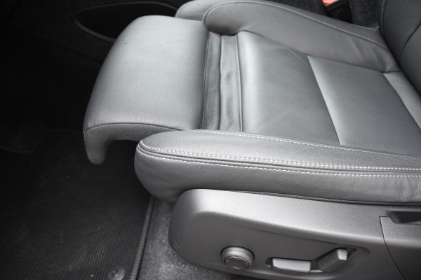 Volvo XC40 B3 177PK Automaat Plus Dark / Adaptieve Cruise control / Leer / Schuifdak / Stoelverwarming / Stuurverwarming / Elektrische Stoelen / Elektr. achterklep / 360 Camera / Harman Kardon