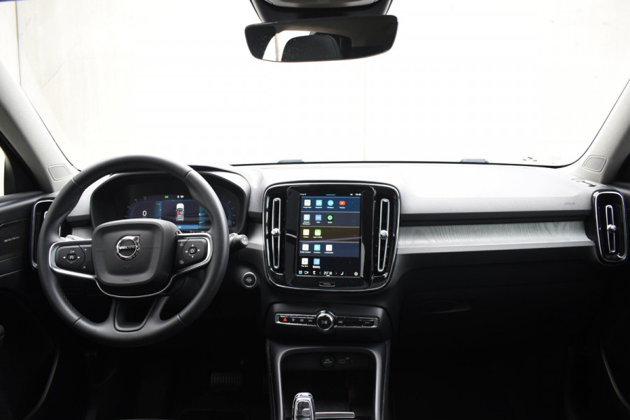 Volvo XC40 B3 177PK Automaat Plus Dark / Adaptieve Cruise control / Leer / Schuifdak / Stoelverwarming / Stuurverwarming / Elektrische Stoelen / Elektr. achterklep / 360 Camera / Harman Kardon