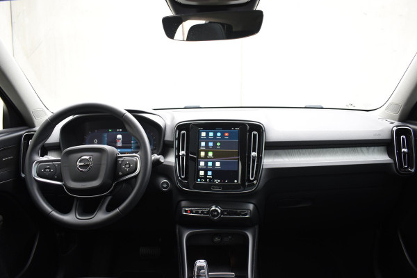 Volvo XC40 B3 177PK Automaat Plus Dark / Adaptieve Cruise control / Leer / Schuifdak / Stoelverwarming / Stuurverwarming / Elektrische Stoelen / Elektr. achterklep / 360 Camera / Harman Kardon