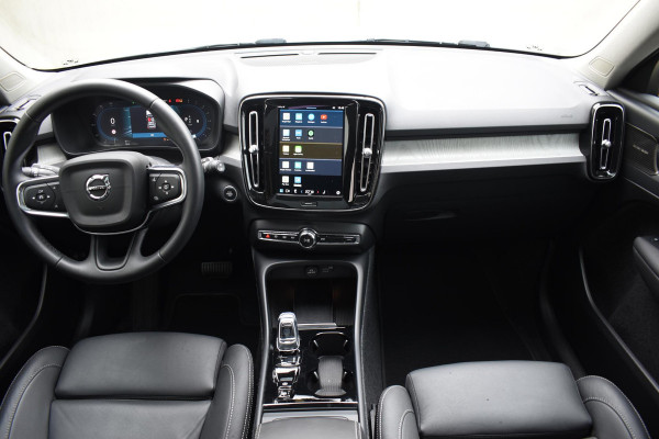 Volvo XC40 B3 177PK Automaat Plus Dark / Adaptieve Cruise control / Leer / Schuifdak / Stoelverwarming / Stuurverwarming / Elektrische Stoelen / Elektr. achterklep / 360 Camera / Harman Kardon