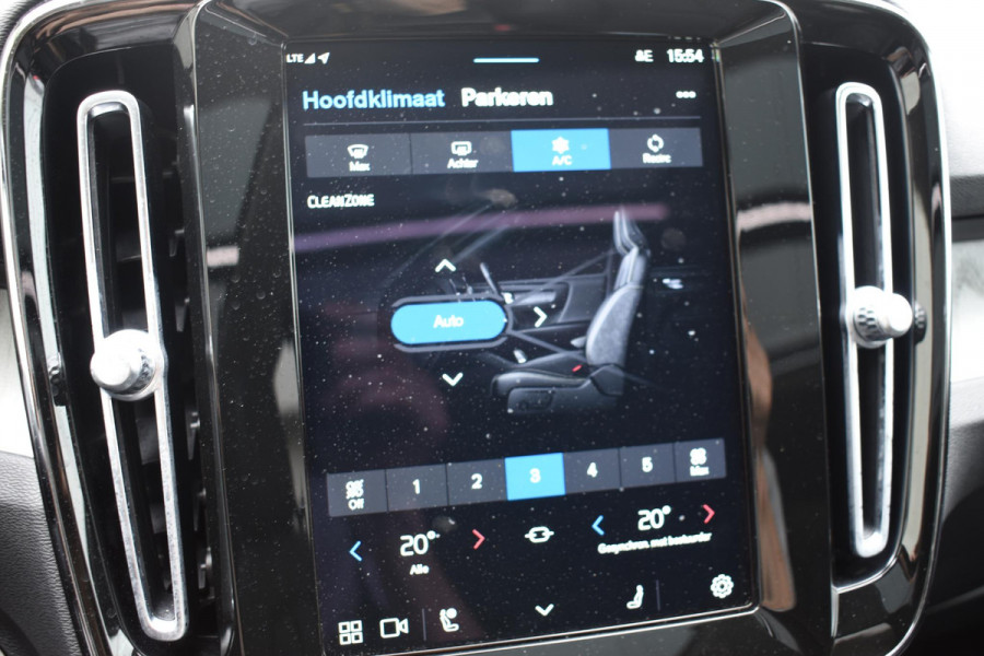 Volvo XC40 B3 177PK Automaat Plus Dark / Adaptieve Cruise control / Leer / Schuifdak / Stoelverwarming / Stuurverwarming / Elektrische Stoelen / Elektr. achterklep / 360 Camera / Harman Kardon