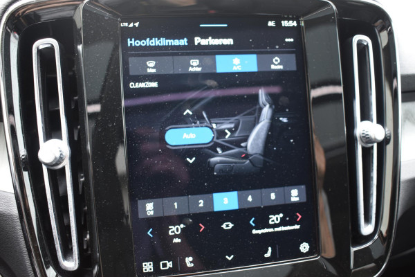 Volvo XC40 B3 177PK Automaat Plus Dark / Adaptieve Cruise control / Leer / Schuifdak / Stoelverwarming / Stuurverwarming / Elektrische Stoelen / Elektr. achterklep / 360 Camera / Harman Kardon