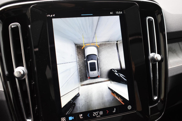 Volvo XC40 B3 177PK Automaat Plus Dark / Adaptieve Cruise control / Leer / Schuifdak / Stoelverwarming / Stuurverwarming / Elektrische Stoelen / Elektr. achterklep / 360 Camera / Harman Kardon
