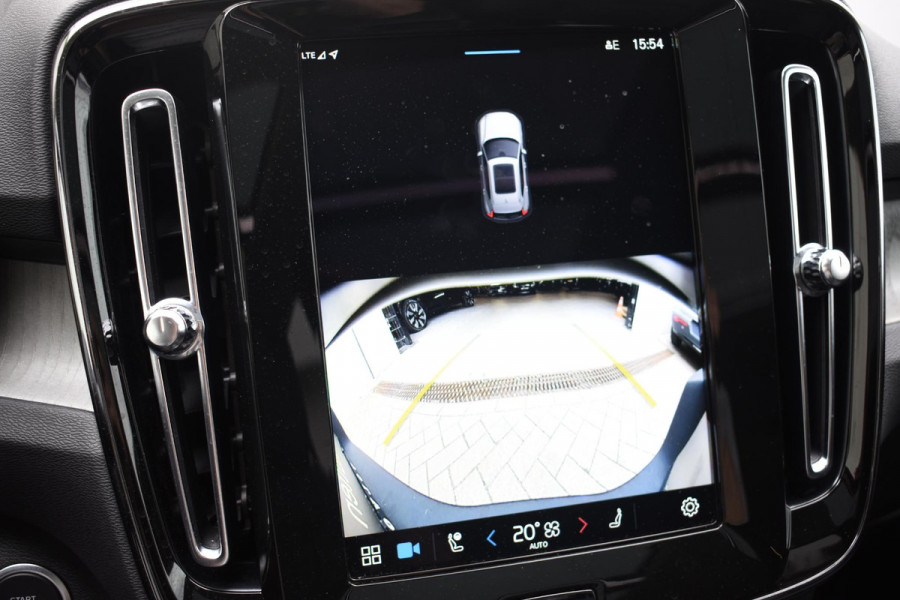 Volvo XC40 B3 177PK Automaat Plus Dark / Adaptieve Cruise control / Leer / Schuifdak / Stoelverwarming / Stuurverwarming / Elektrische Stoelen / Elektr. achterklep / 360 Camera / Harman Kardon