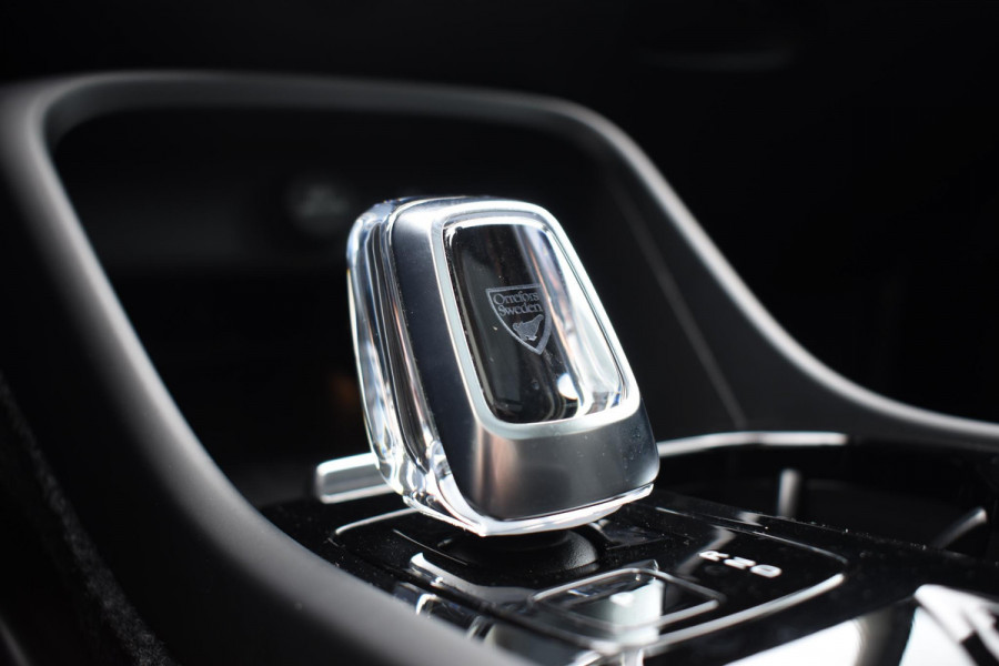Volvo XC40 B3 177PK Automaat Plus Dark / Adaptieve Cruise control / Leer / Schuifdak / Stoelverwarming / Stuurverwarming / Elektrische Stoelen / Elektr. achterklep / 360 Camera / Harman Kardon