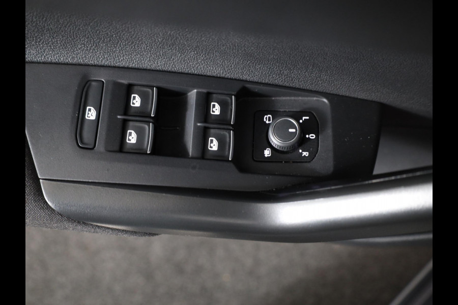 Volkswagen Taigo 1.0 TSI R-Line 116 pk Automaat (DSG) | Verlengde garantie | Navigatie via App | Parkeersensoren | Adaptieve cruise control | LED koplampen |