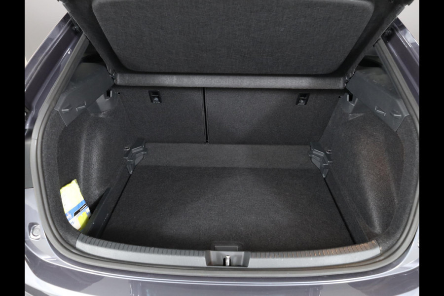 Volkswagen Taigo 1.0 TSI R-Line 116 pk Automaat (DSG) | Verlengde garantie | Navigatie via App | Parkeersensoren | Adaptieve cruise control | LED koplampen |