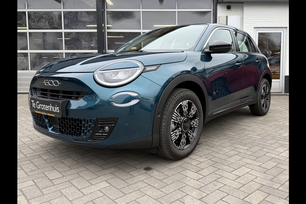 Fiat 600 Urban | Pack Style | Pack Comfort | 1.2 Hybrid 136 PK Fiat 600 Urban | Pack Style | Pack Comfort | 1.2 Hybrid 136 PK